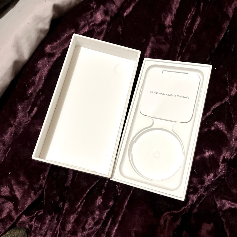 iPhone SE box